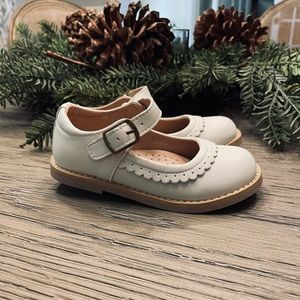 Sweethoney clothing sz 9 white MaryJane shoes NWOT